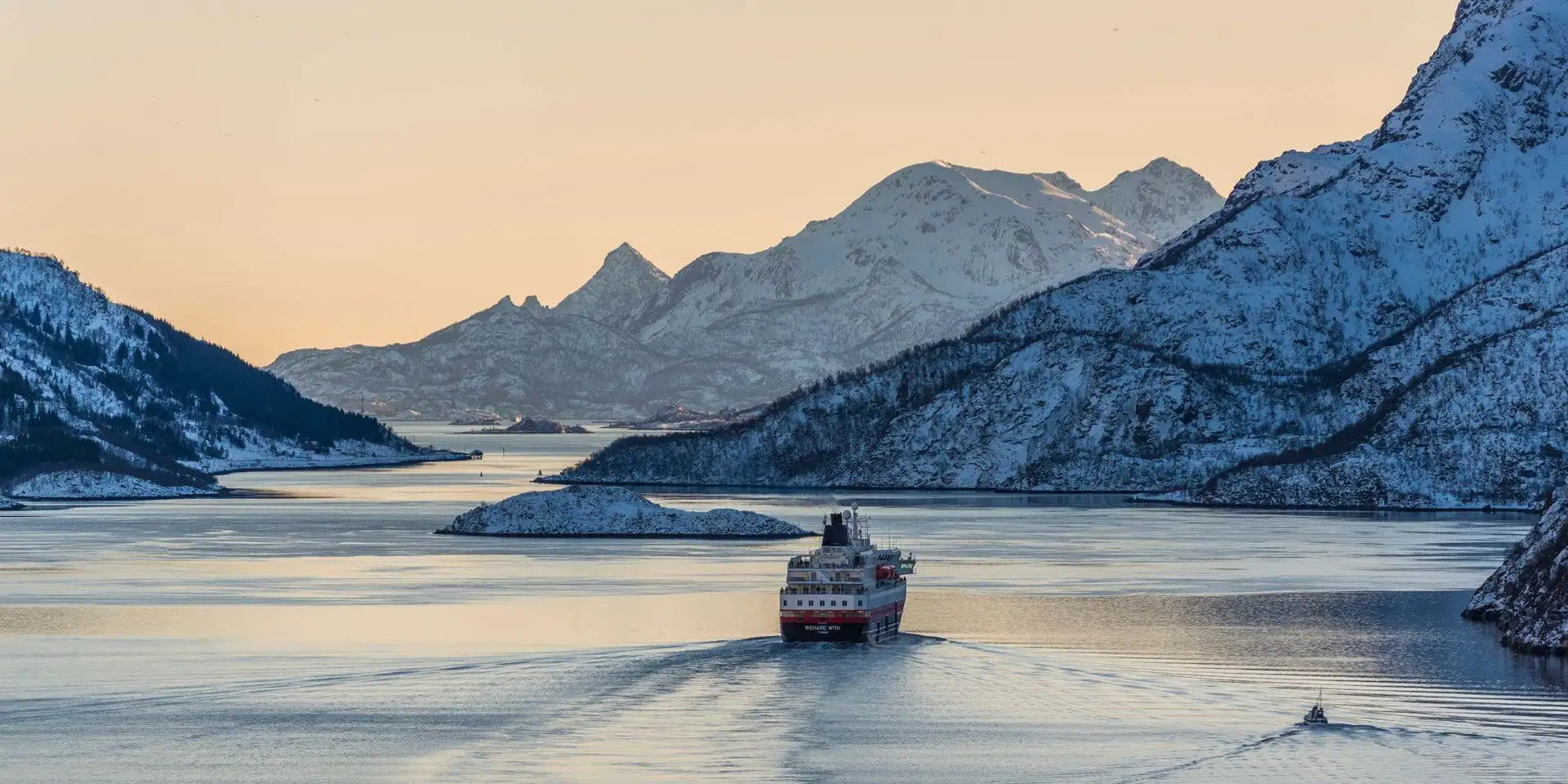 MS Richard With in Raftsundet