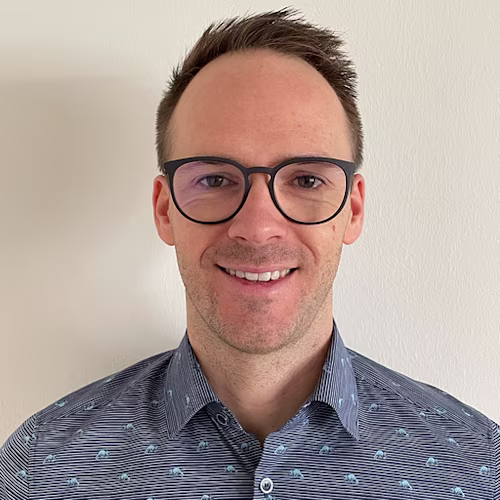 Author Tobias S.