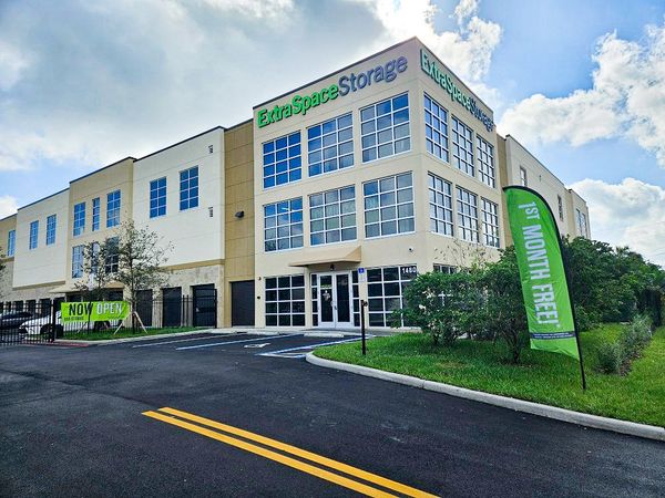 Extra Space Storage facility at 1480 NW 66th Ave - Plantation, FL